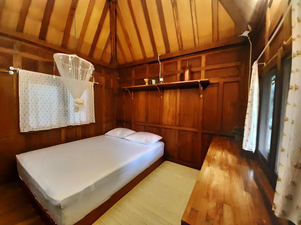 Postel nebo postele na pokoji v ubytování rumah566
