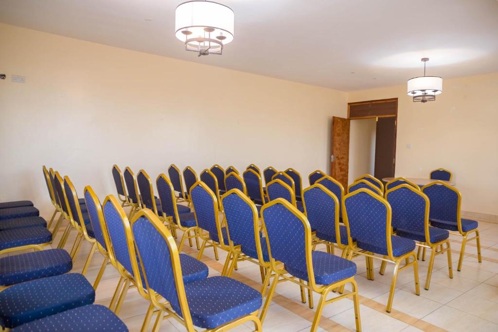 Posezení v ubytování Maple Inn Hotel