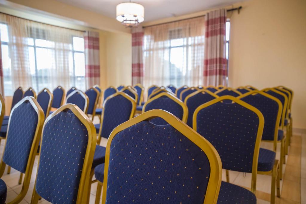 Posezení v ubytování Maple Inn Hotel