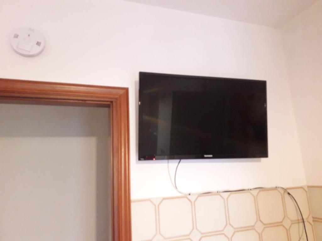 Telewizja i/lub zestaw kina domowego w obiekcie House Rose