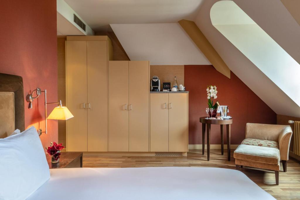 Postel nebo postele na pokoji v ubytování Hôtel Résidence Parc des Eaux Vives