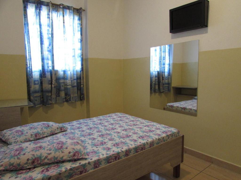  Hospedaria Meni Sob Nova Direção Próximo ao Brás e 25 de Março