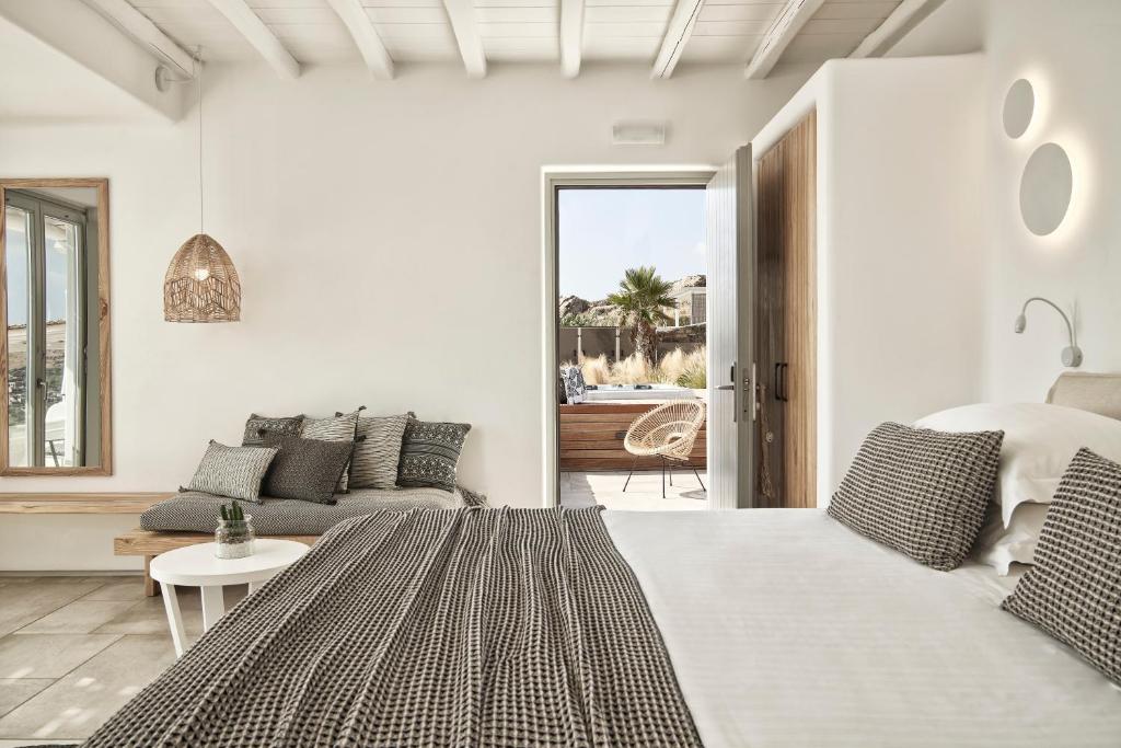Postel nebo postele na pokoji v ubytování Mykonos Bliss - Cozy Suites, Adults Only Hotel