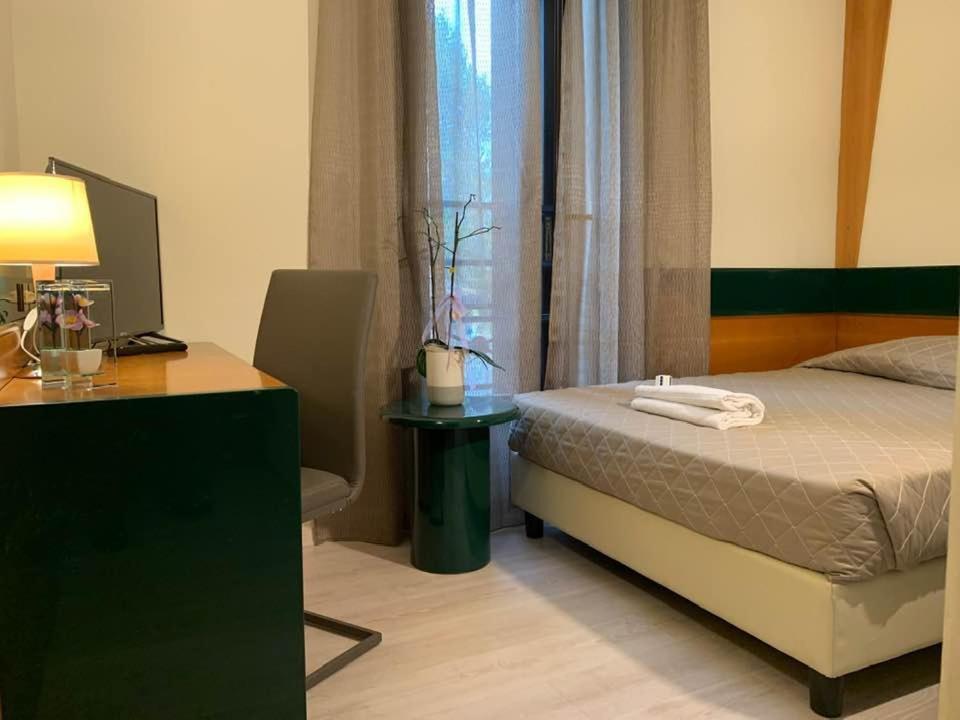 Postel nebo postele na pokoji v ubytování HOTEL DOZZA