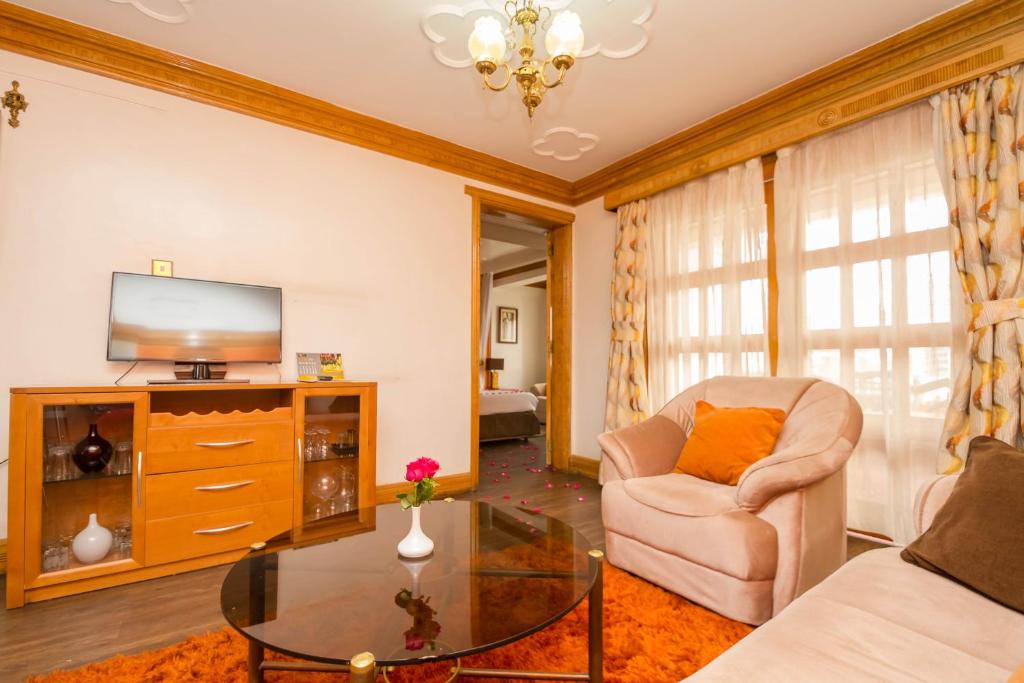 TV a/nebo společenská místnost v ubytování Marble Arch Hotel