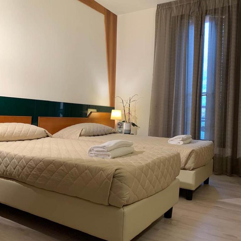 Postel nebo postele na pokoji v ubytování HOTEL DOZZA