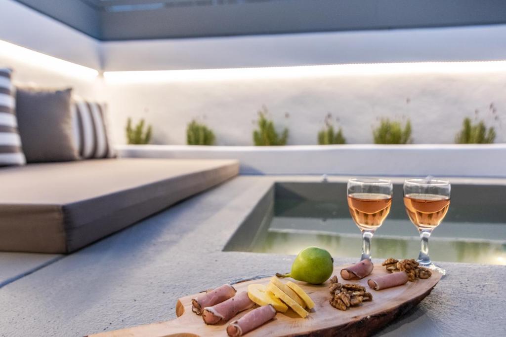Nápoje v ubytování Lithos Luxury Suites