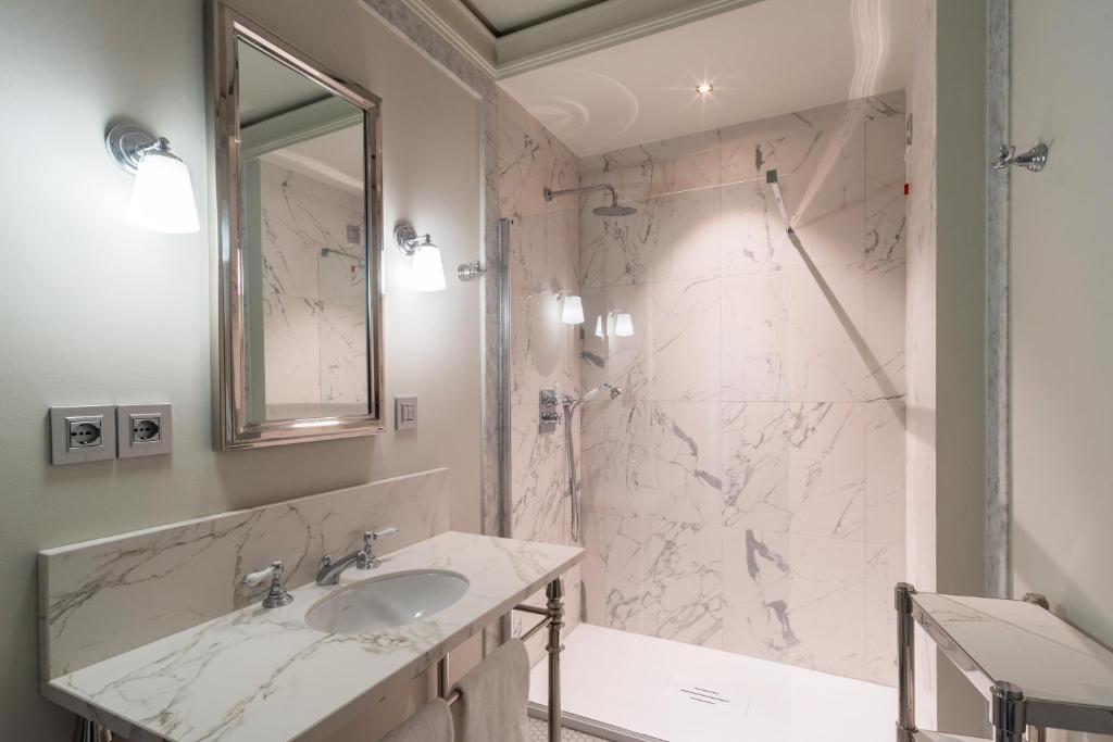 Room Mate Collection Gran Filippo, Rome-Fontana di Trevi