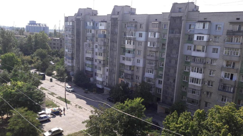 an aerial view of an apartment building at Солнечная двушка в порту in Kherson