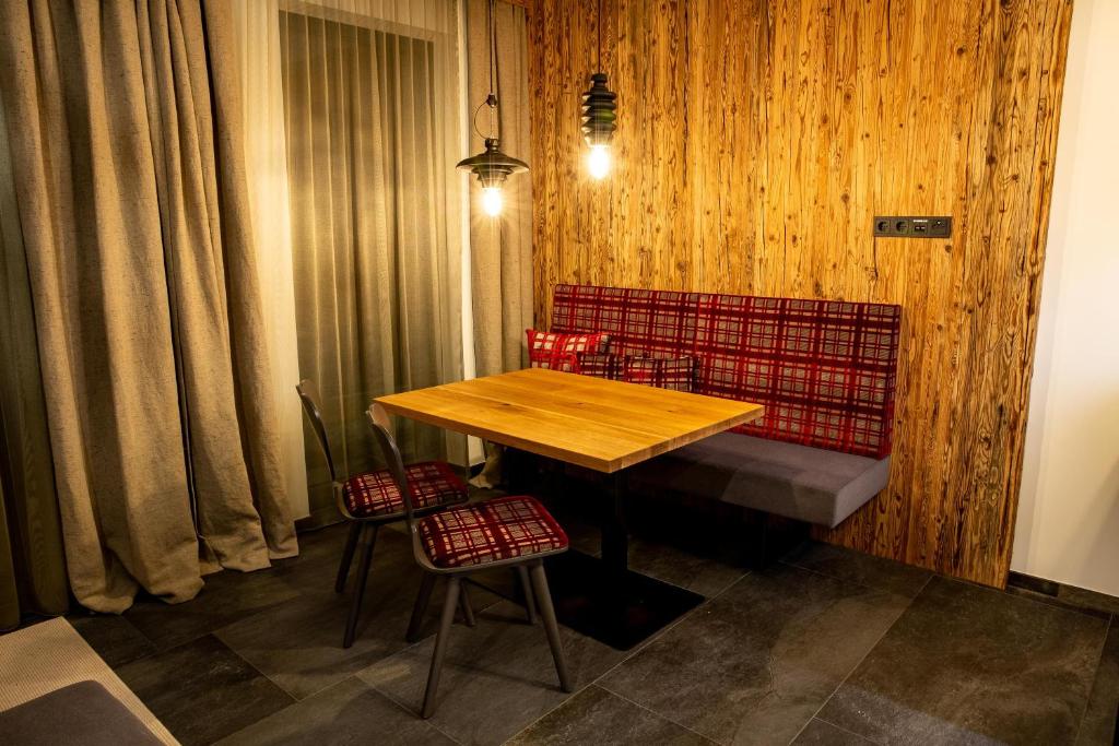 Posezení v ubytování LUVA Resorts Kappl - Chalet K