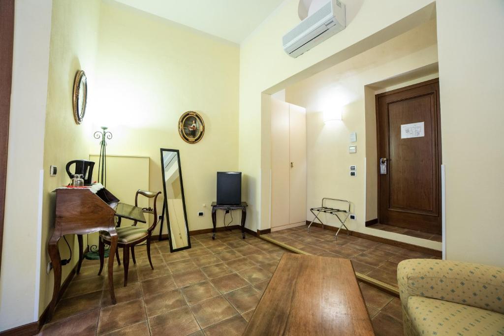 B&B Galileo 2000 - Classic Triple Room