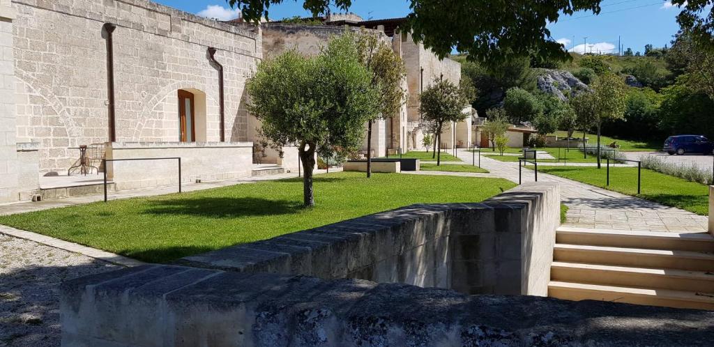 Ogród w obiekcie Residence Masseria Santa Lucia