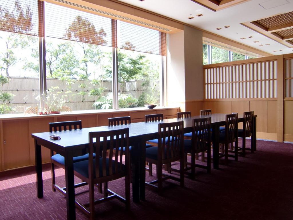 Restaurace v ubytování ANA Crowne Plaza Yonago by IHG