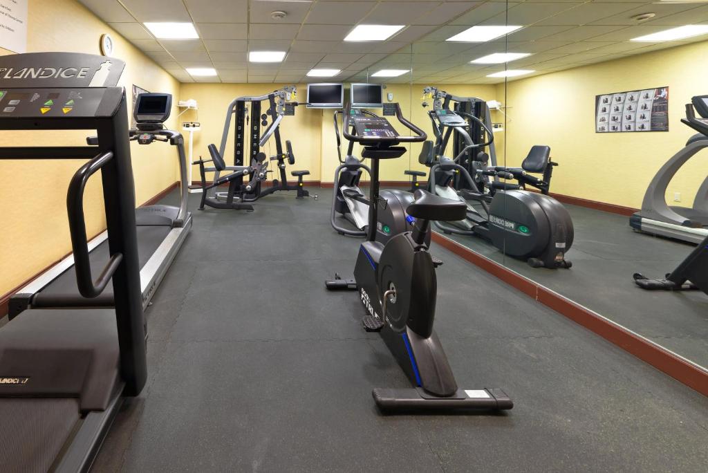 Fitness centrum a/nebo fitness zařízení v ubytování Wyndham Garden Totowa