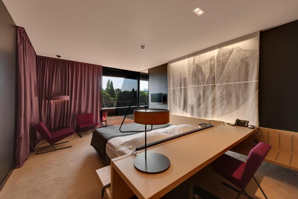 Lone Hotel by Maistra Collection - Grote Tweepersoonskamer