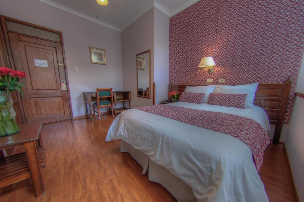 Postel nebo postele na pokoji v ubytování Hotel Real Audiencia
