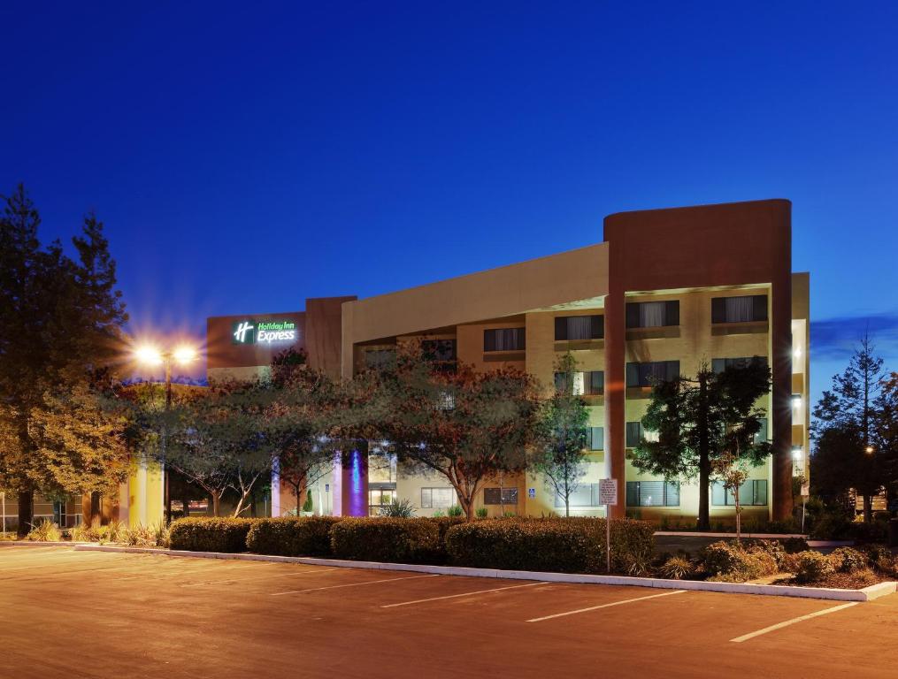 Holiday Inn Express Union City San Jose by IHG photo