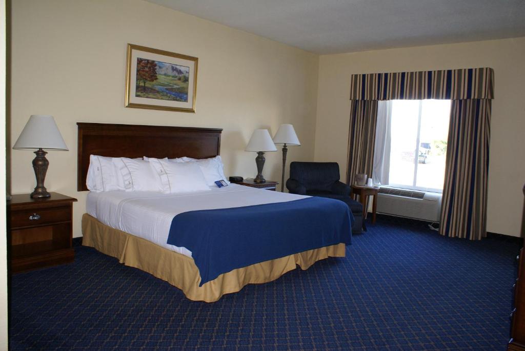 Holiday Inn Express Hotels & Suites Mountain Home, an IHG Hotel - King Room - Zugang/Hören Zugänglich