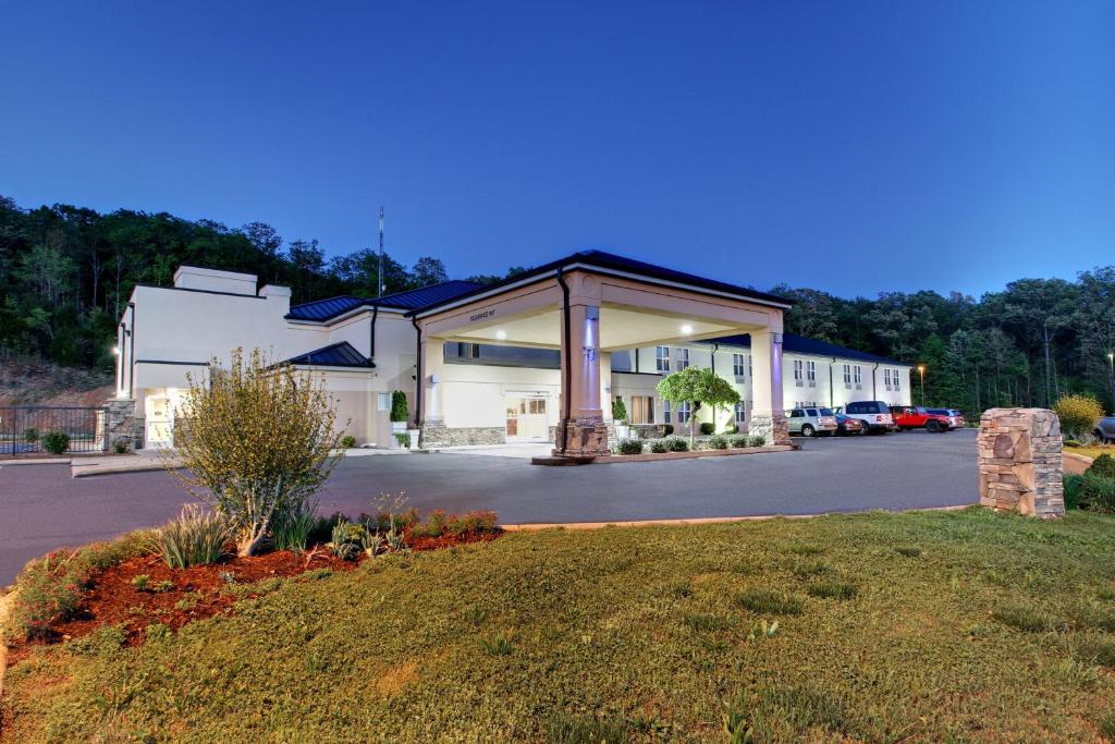 a large white building with a parking lot at Holiday Inn Express Hurricane Mills Waverly, an IHG Hotel in Hurricane Mills