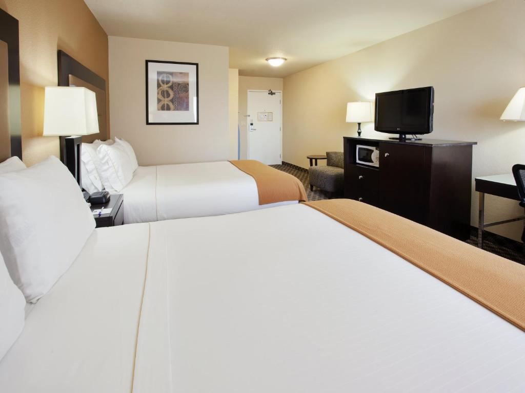 Holiday Inn Express Union City San Jose by IHG - Queen Suite With Mobility Accessible Tub