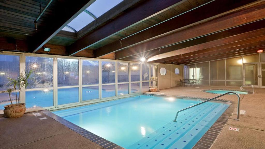 a large swimming pool in a building at Holiday Inn Hotel & Suites Overland Park-West, an IHG Hotel in Overland Park