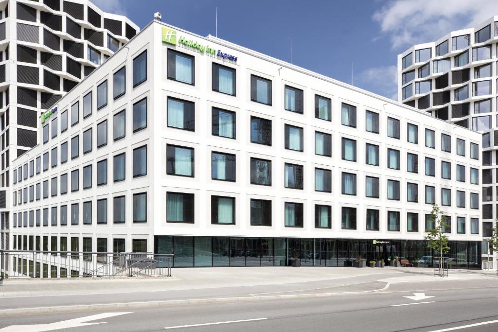 Holiday Inn Express Munich City West by IHG