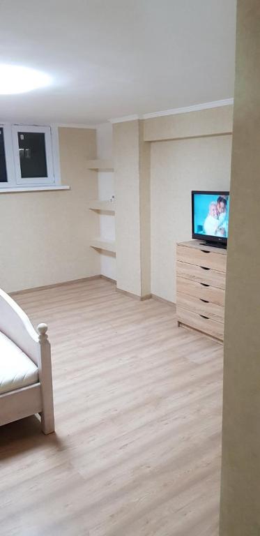 TV a/nebo společenská místnost v ubytování Mini-otel on Harkivske shose