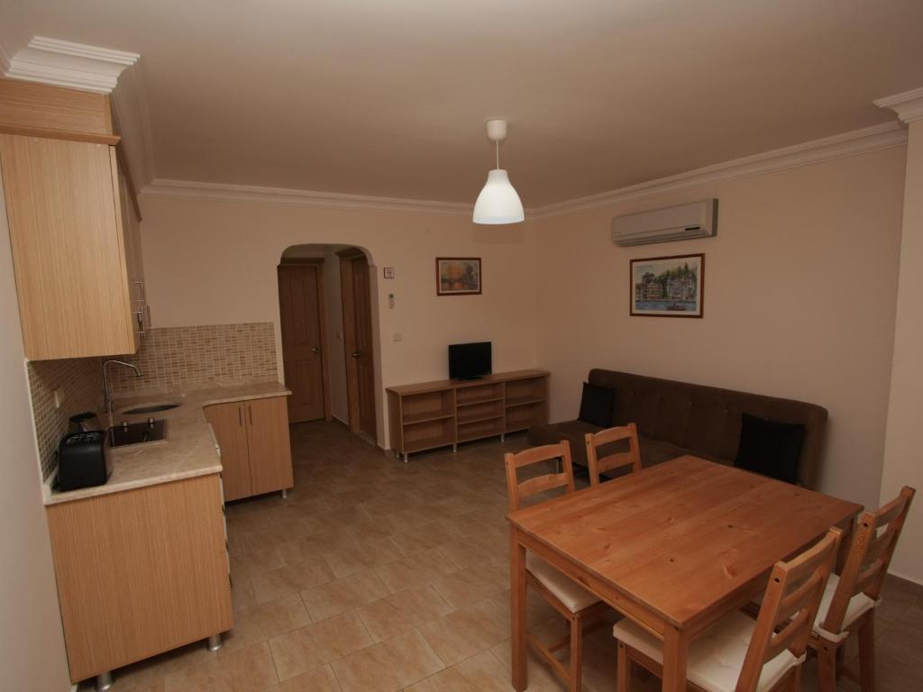 Sea Breeze Hotel and Apartments - 16