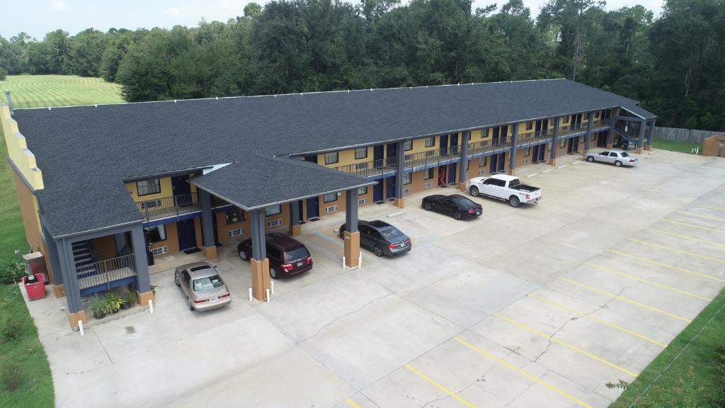 an overhead view of a building with cars parked in a parking lot at Days Inn by Wyndham Camilla in Camilla