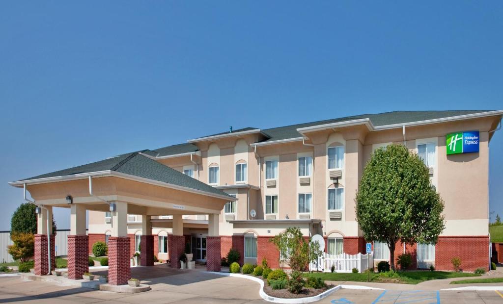 Bild eines Hotels mit Hotel in der Unterkunft Holiday Inn Express Boonville, an IHG Hotel in Boonville