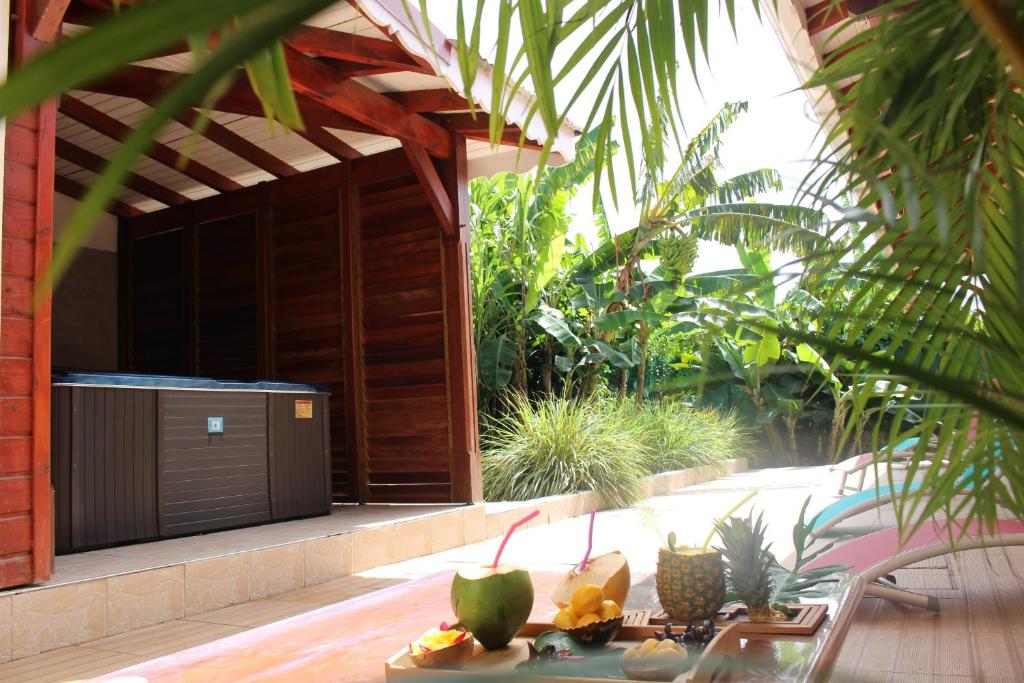 a patio with a table with drinks on it at Villa Grenadine in Pointe-Noire