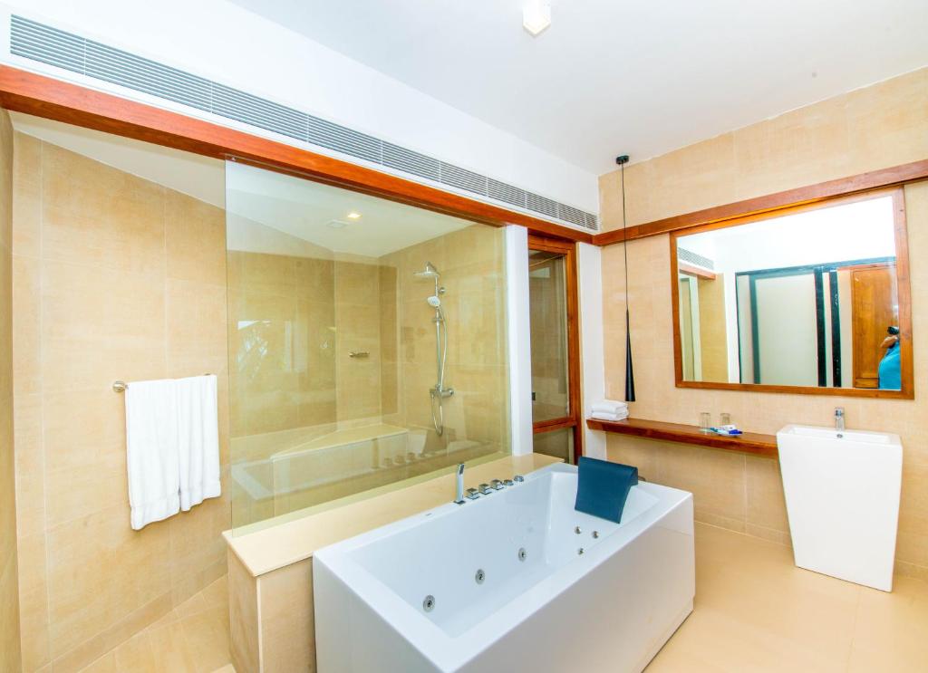 Koupelna v ubytování Goldi Sands Hotel
