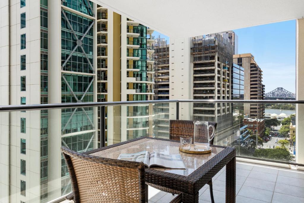 Oaks Brisbane River City Suites - Resim 32