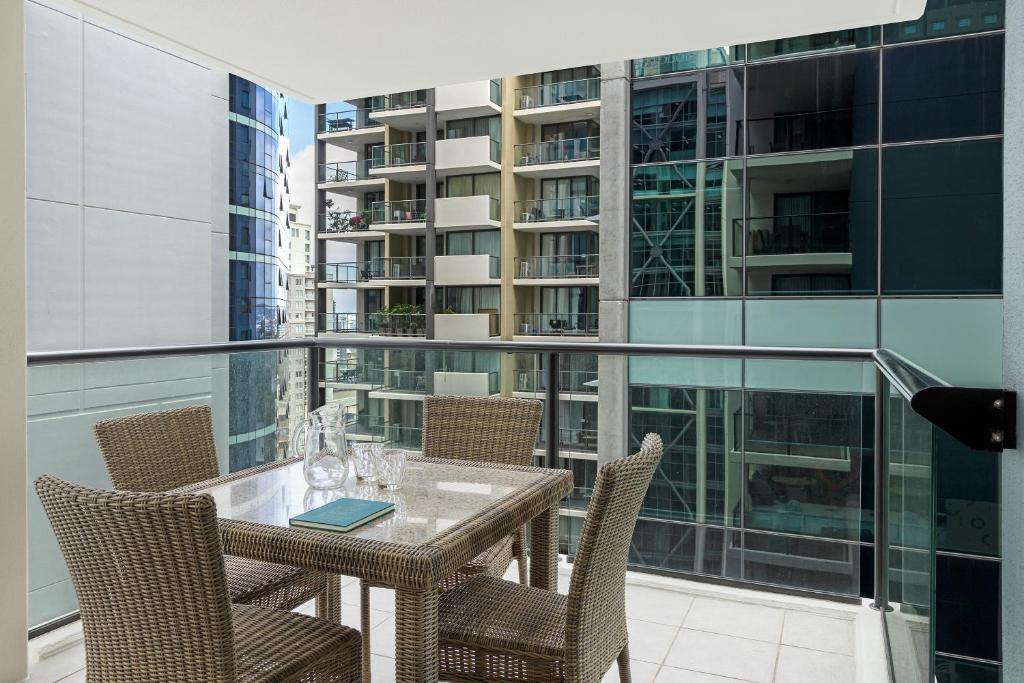 Oaks Brisbane River City Suites - Resim 24
