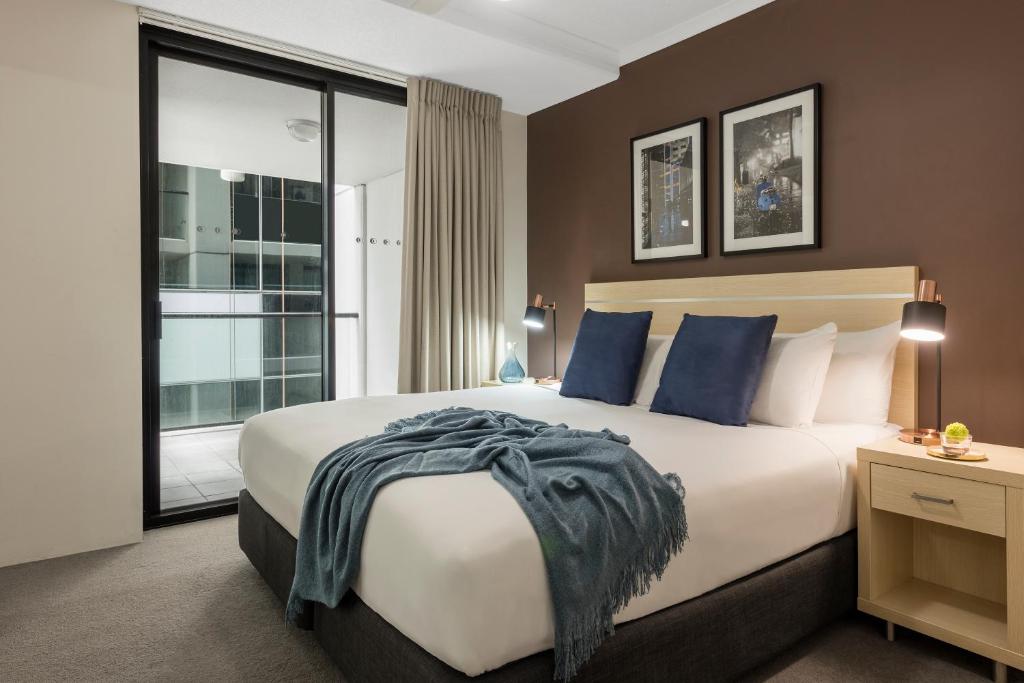 Oaks Brisbane River City Suites - Resim 17