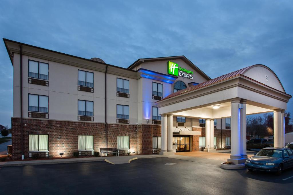 a hotel with a car parked in a parking lot at Holiday Inn Express Princeton/I-77, an IHG Hotel in Princeton
