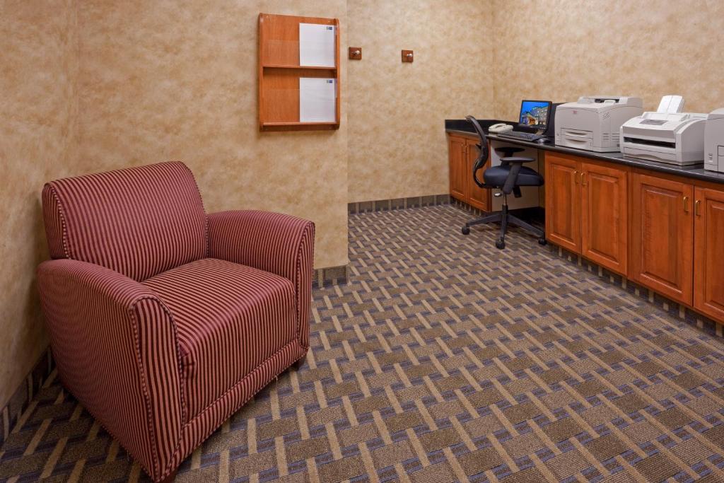 Fotografie z fotogalerie ubytování Holiday Inn Express Syracuse-Fairgrounds by IHG v destinaci Warners