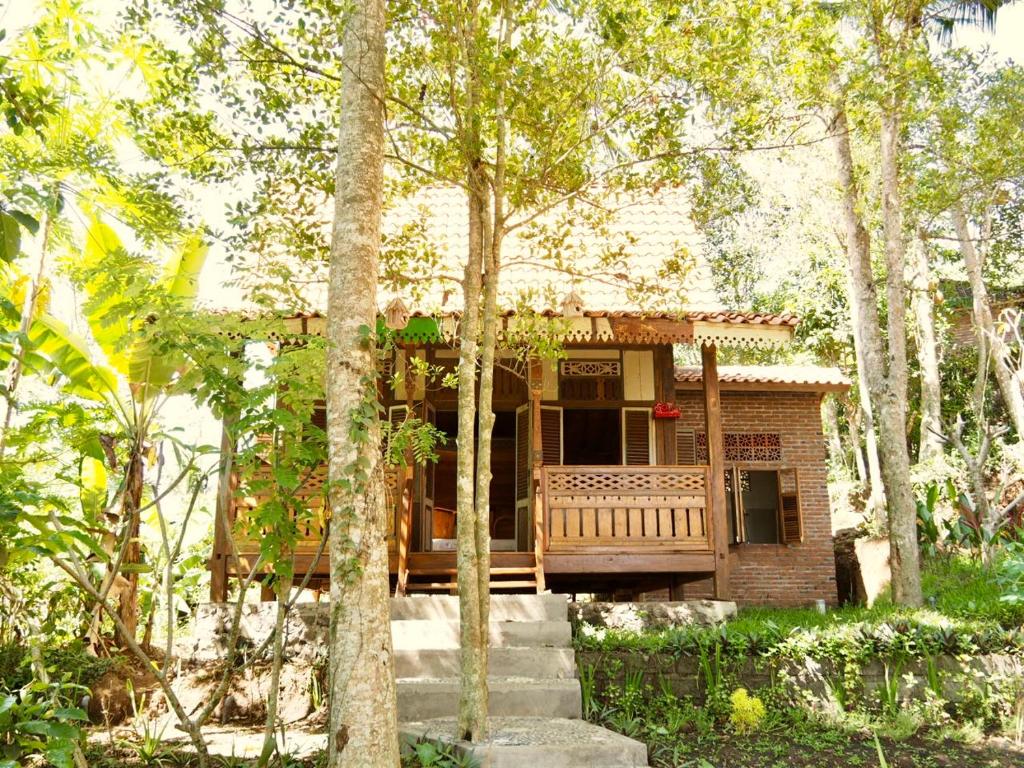 a house in the middle of a forest at Green Vanilla Bungalow in Sidemen