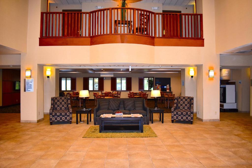 Posezení v ubytování Holiday Inn Express Syracuse-Fairgrounds by IHG