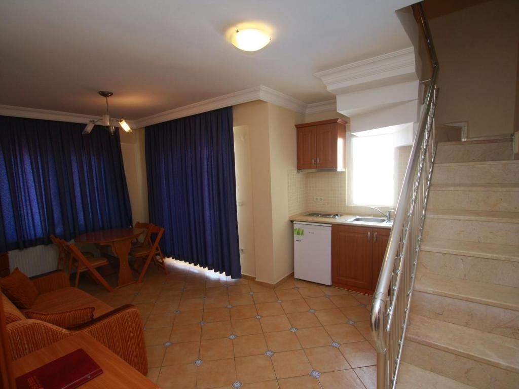 Sea Breeze Hotel and Apartments - 4