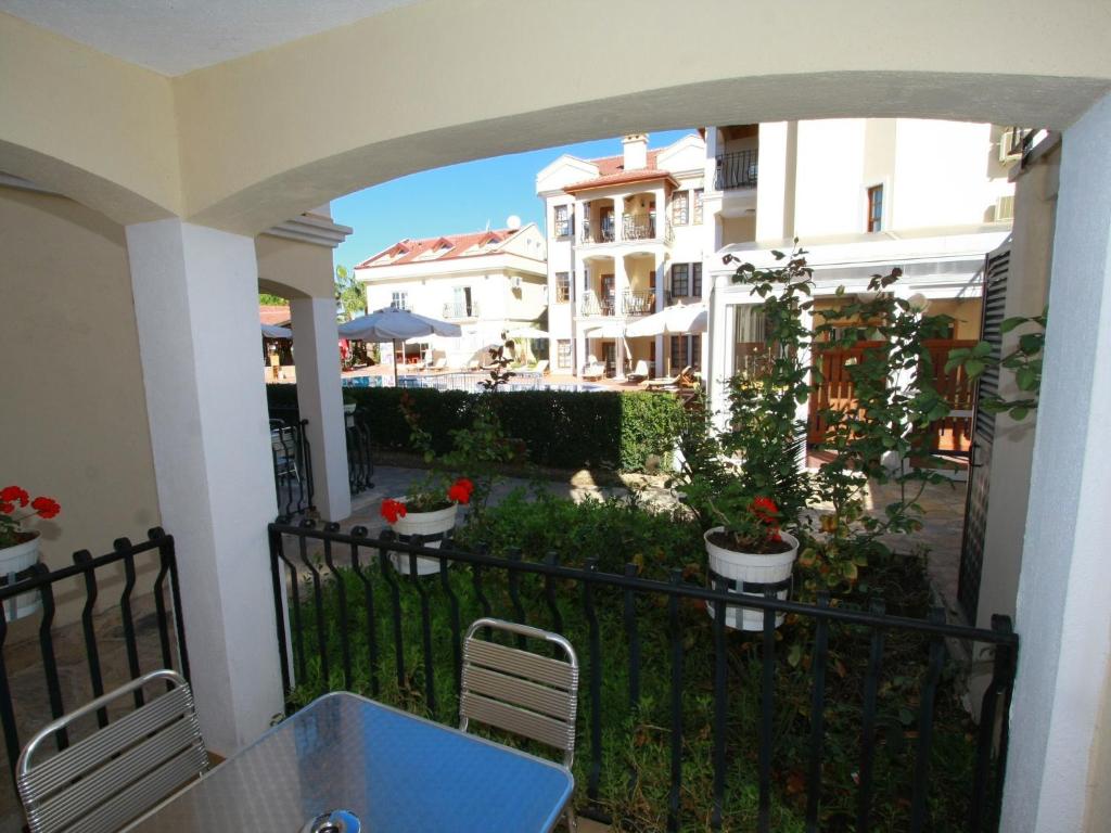 Sea Breeze Hotel and Apartments - 5