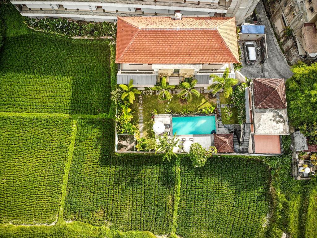 an overhead view of a house with a swimming pool at Nang Ade Villa by Pramana Villas in Ubud