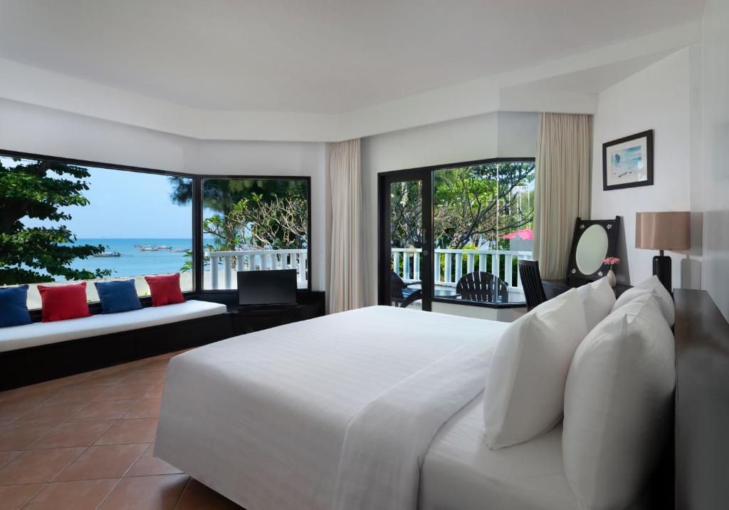 Кровать или кровати в номере Aonang Villa Resort I Beach Front