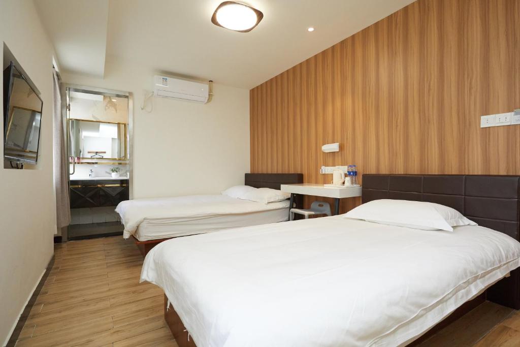 Postel nebo postele na pokoji v ubytování Shanghai Meego Qingwen Hotel