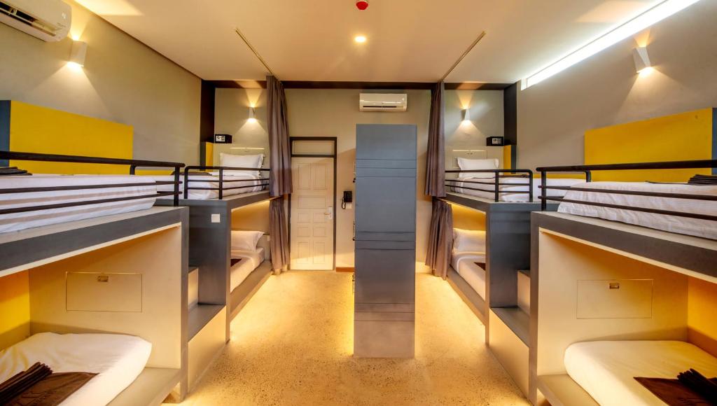 Postel nebo postele na pokoji v ubytování The Twizt - Lifestyle Hostel & Hotel