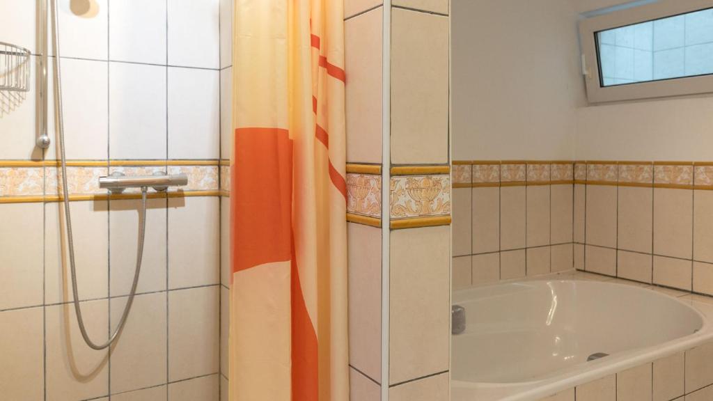 A bathroom at Apartment Vistamar 3