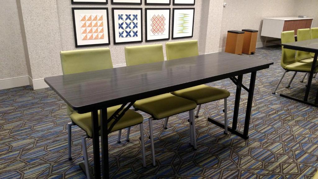 Holiday Inn Express & Suites Tempe by IHG photo