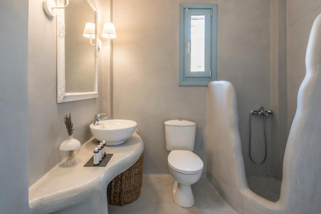 Koupelna v ubytování Eneos Kythnos Beach Villas-Executive and Premium Villas