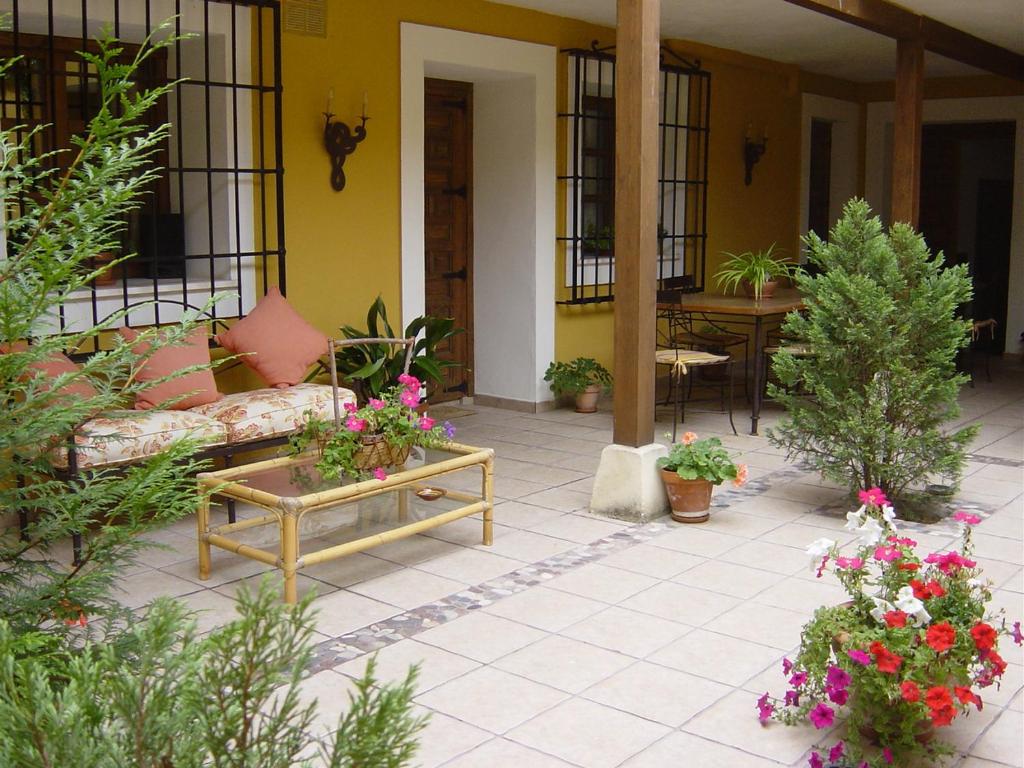 Сад в Hostal Rural Cumbres De Castilla