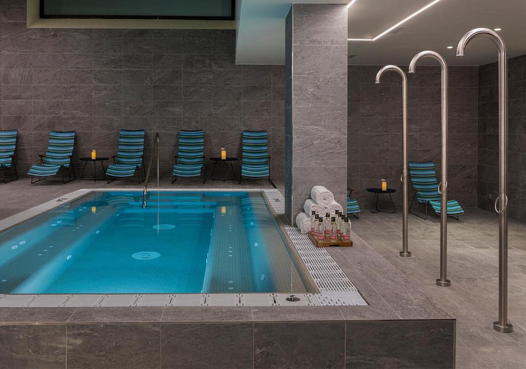 Bazén v ubytovaní Axel Hotel San Sebastián - Adults Only alebo v jeho blízkosti